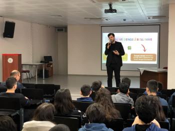 A seminar titled “Healthy Living for Future Generations” was held.