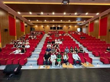 A peer experience sharing event titled "What Would I Do Differently If It Were Today?" was held.
